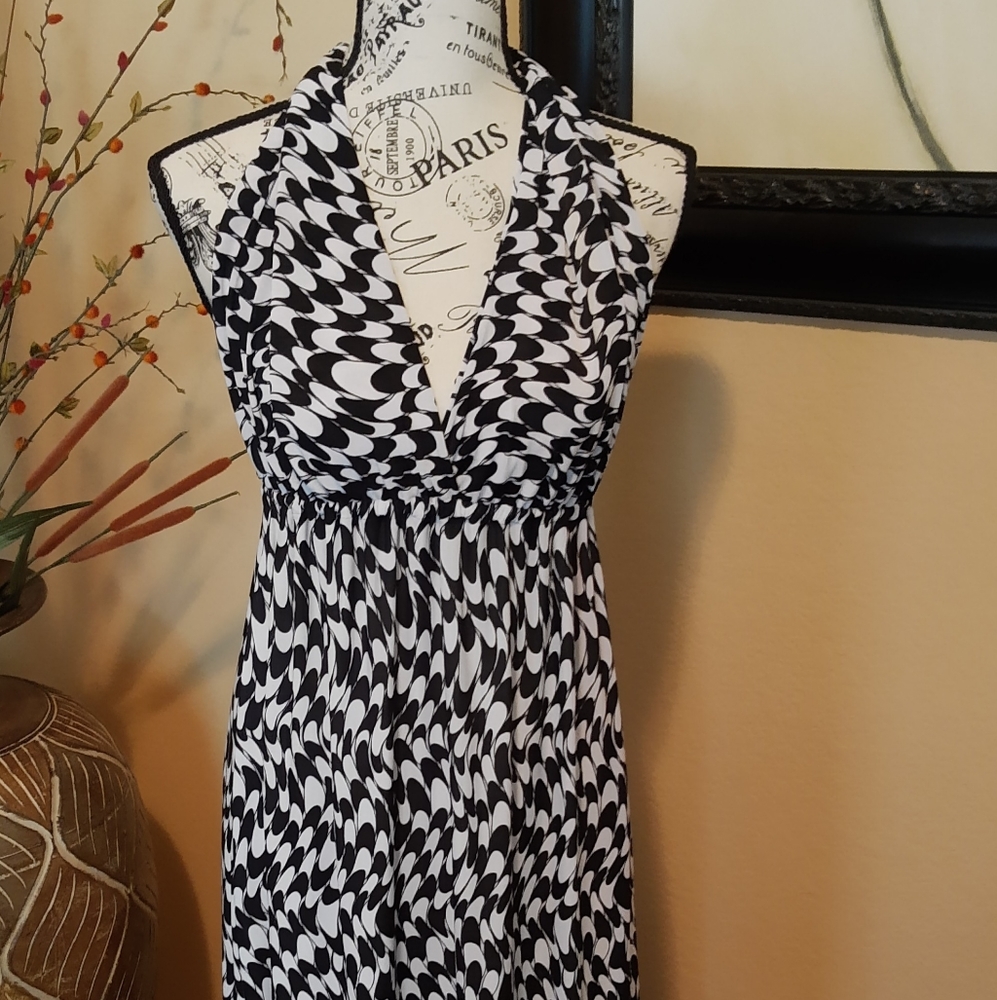 Beautiful black and white 🖤🤍 long dress.